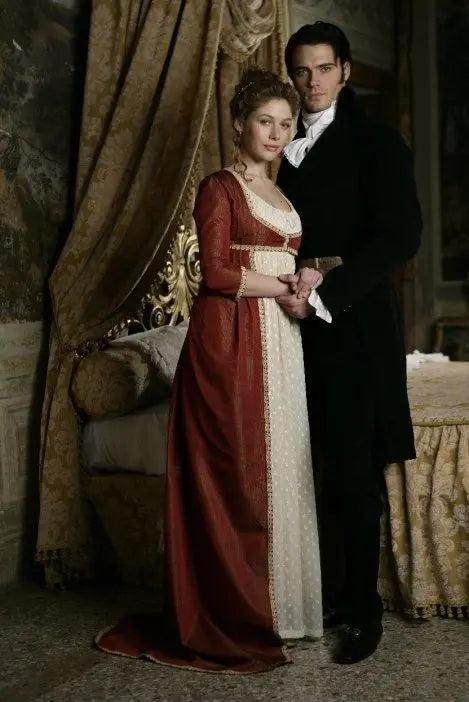 High quality custom art for couple printed in Norway. Unique king a queen portrait based on your photo and printed on a beautiful canvas or art paper